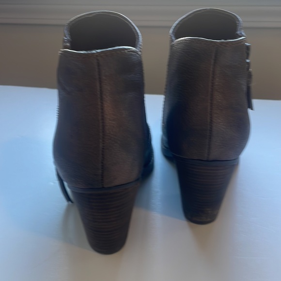 Baretraps size 8 bootie 3” heels metallic brown zips on side. Like new. - Picture 4 of 8